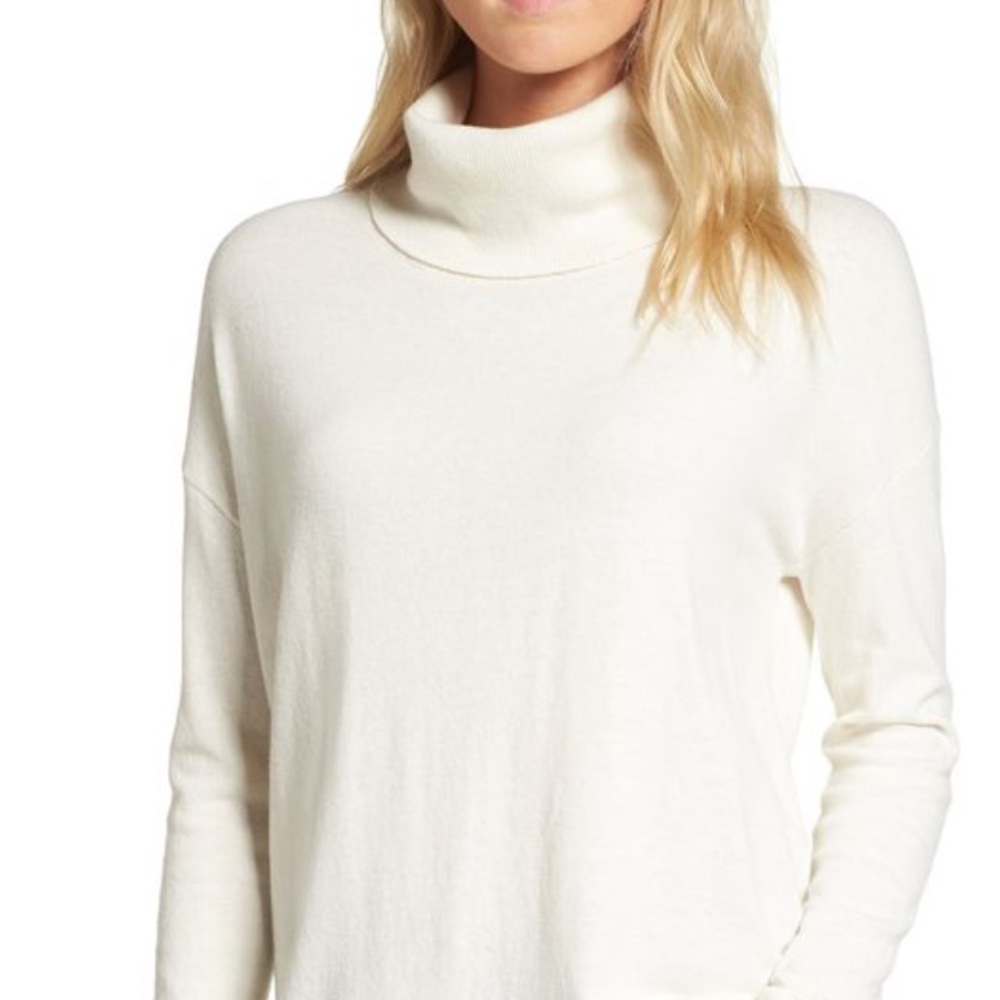 Chelsea28 Pullover Cream Turtleneck Sweater